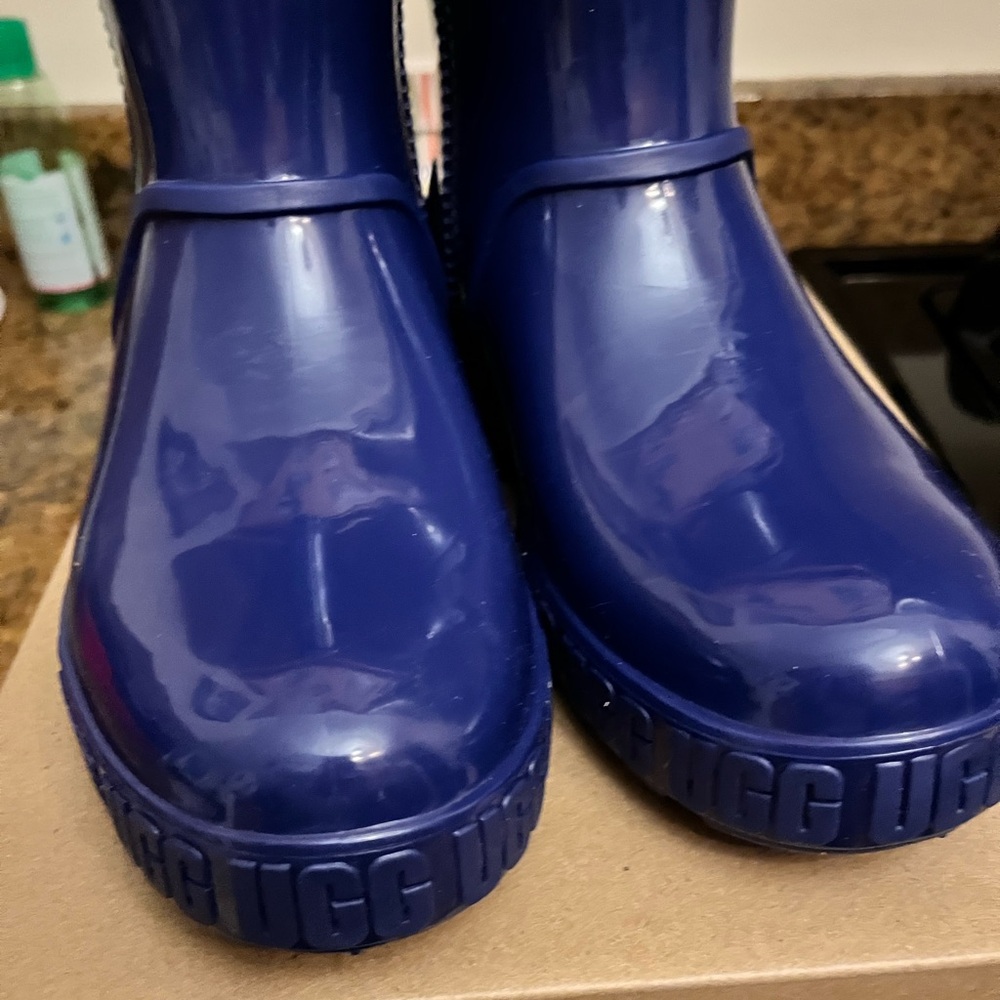 Brand New UGG Kids Size 4 Blue Rain Boots/Waterproof